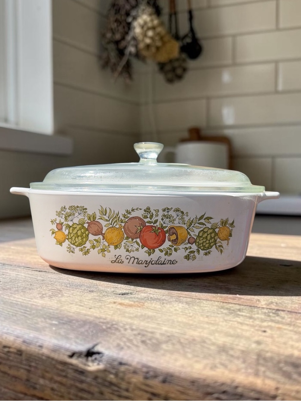 VINTAGE LA MARJOLAINE FLORAL VEGETABLE PATTERN COVERED CASSEROLE DISH WITH GLASS